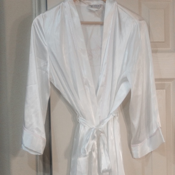 Beautiful White “Mrs.” Robe - Picture 2 of 4
